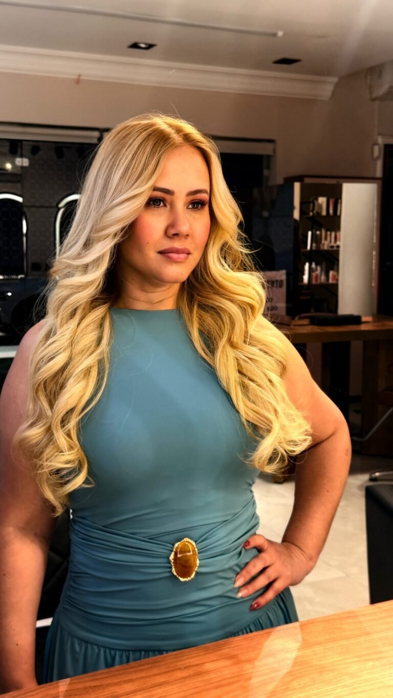 HONEY BLONDE COM MEGA HAIR: O LOIRO MEL ILUMINADO QUE TRANSFORMA O CABELO COM SOFISTICAÇÃO
